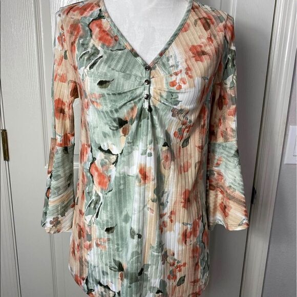 SAMI & Jo Small Woman’s Bell Sleeve Ribbed Watercolor Top - Picture 3 of 8